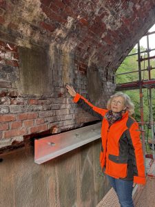 Bahnbrücke in Klecken soll abgerissen werden – Ortsbürgermeisterin wehrt sich